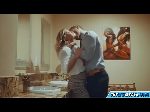 ❤️ ווען אַ באַסטי בלאָנדע סידוס איר אין אַ ציבור אָפּטריט ❤ קוואַליטעט סעקס ביי אונדז ❌
